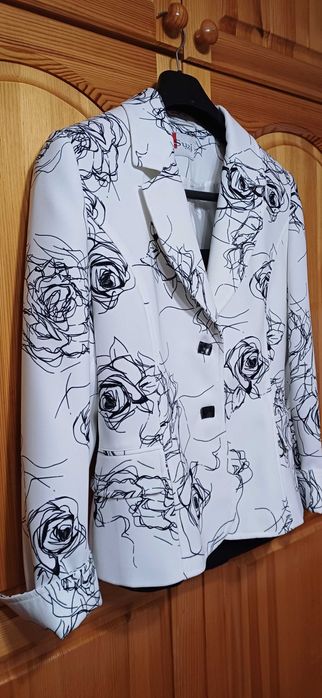 Прекрасен Костюм на SUZI Stile ! НОВ ! Пролет/Есен! БГ44