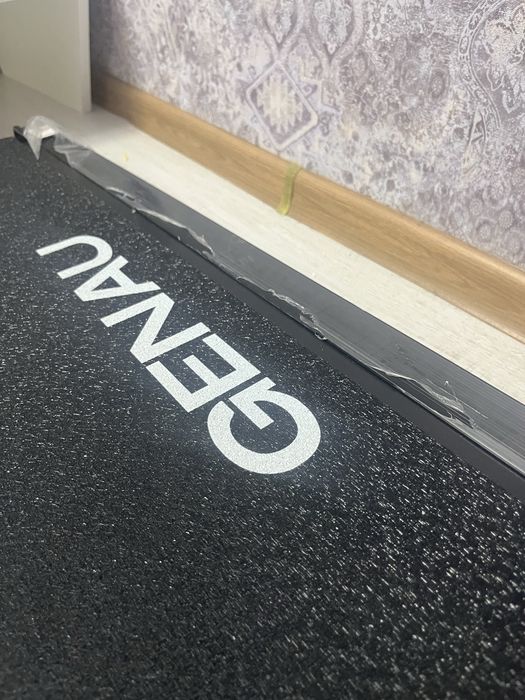 Беговая дорожка для спорта.