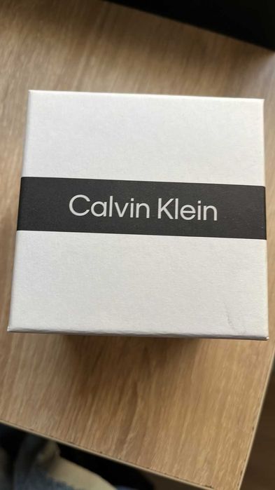 Продавам Унисекс часовник CALVIN KLEIN ICONIC 25200163