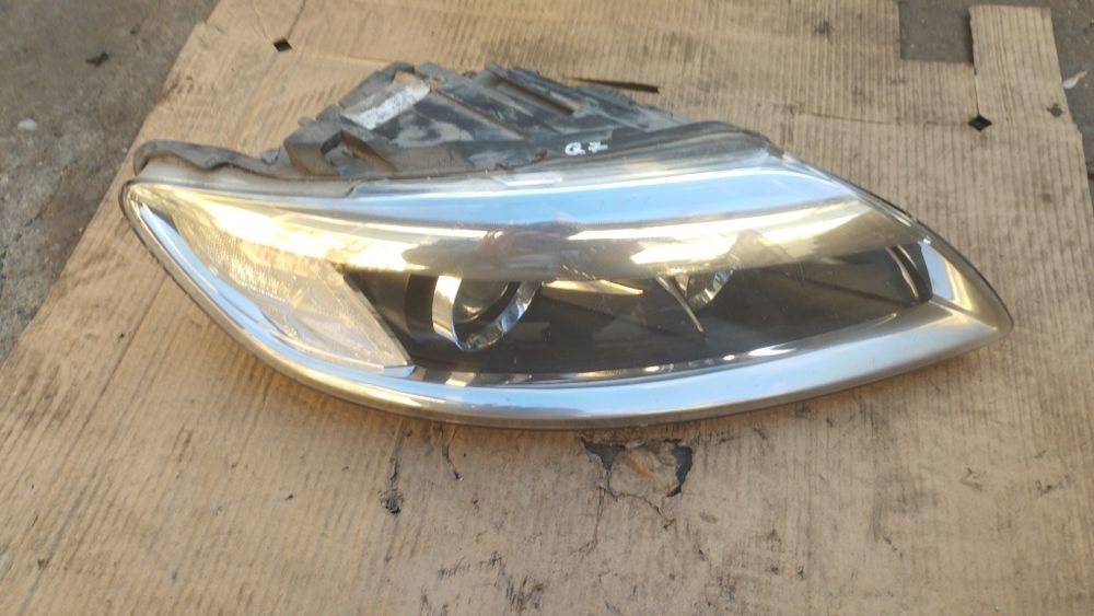 Фар десен за Q7 ксенон