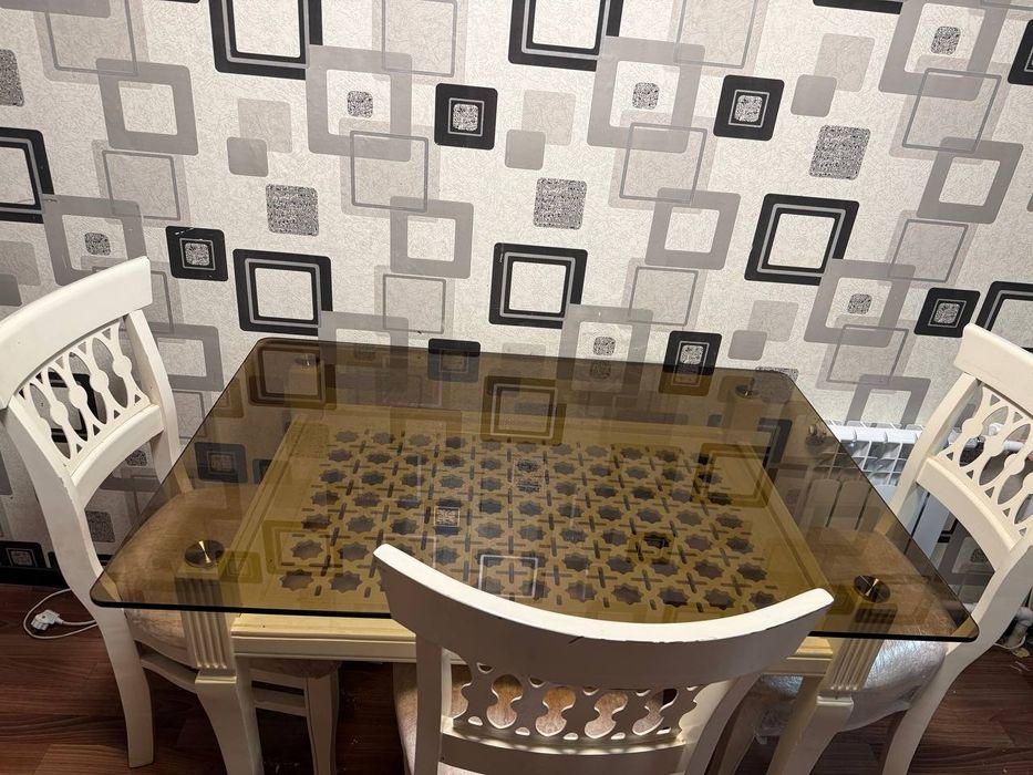 Срочно продаётся кухонный стол стул