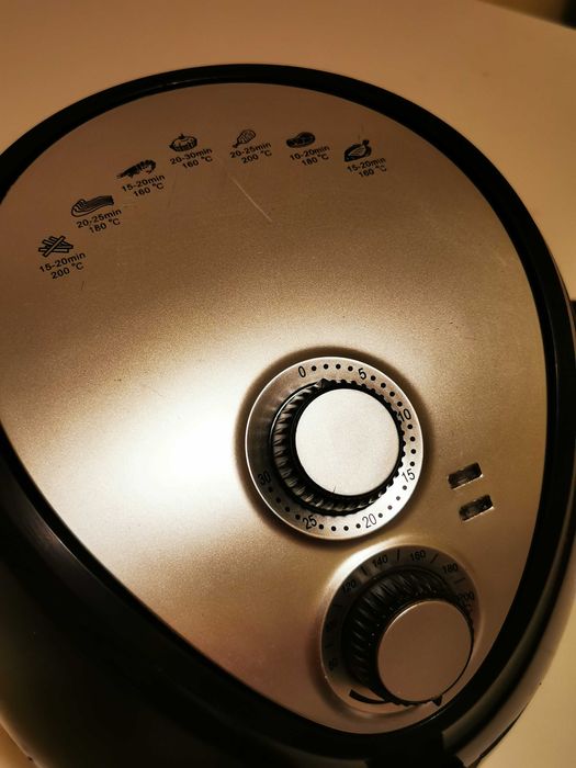 Friteuza cu aer cald