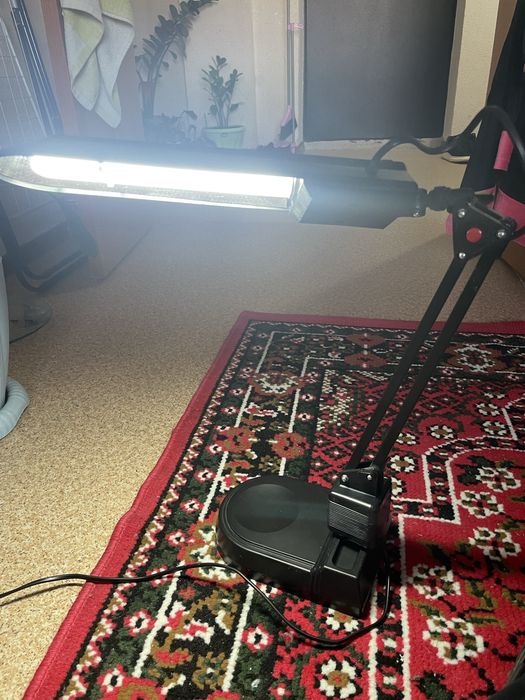 Настольная лампа