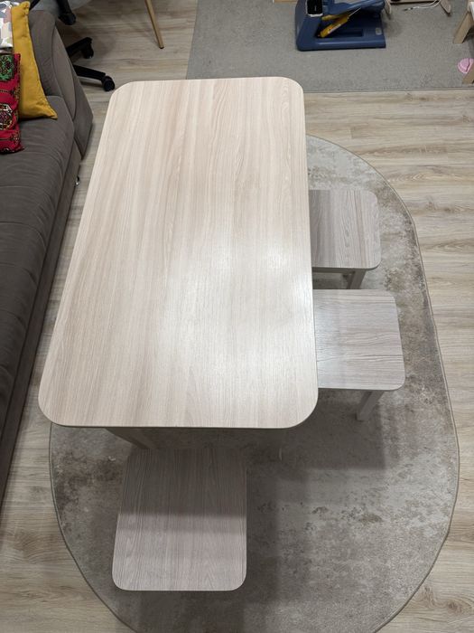 Стол и 3 стула (табуретки)