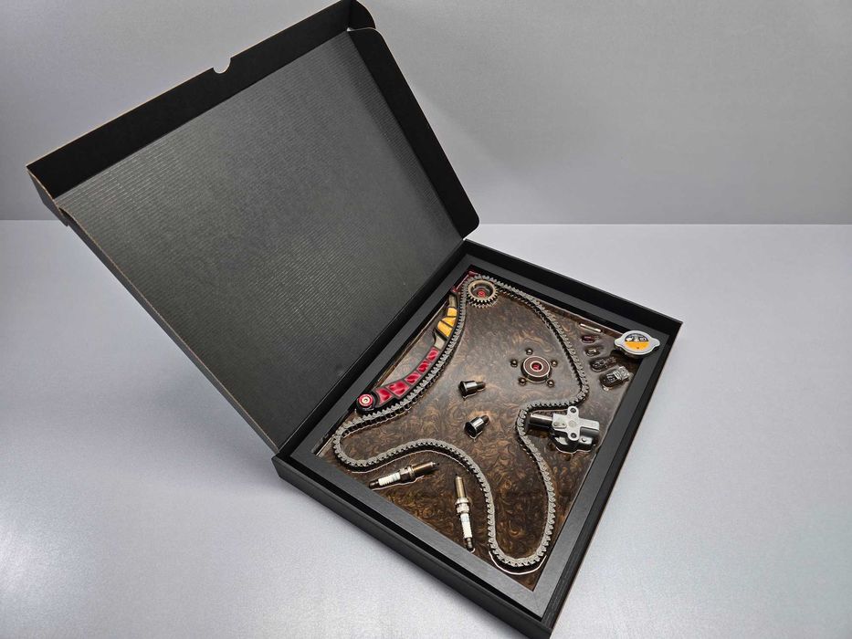 3D картина с части от двигател в епоксидна смола