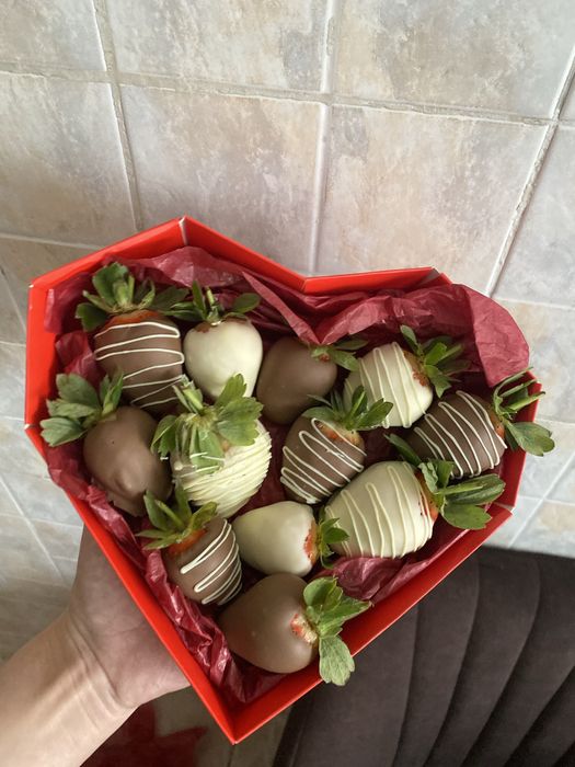 Клубника в шоколаде 450 тг штук