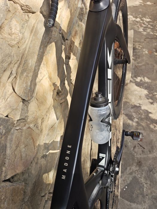 Trek Madone SL 6 2024 Shimano 105 Di2 / Bontrager Aeolus Carbon L