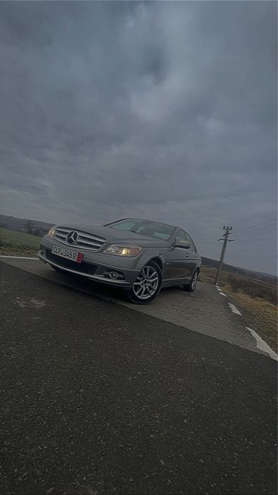 Vand Mercedes C-Class w204 in stare foarte buna tehnica