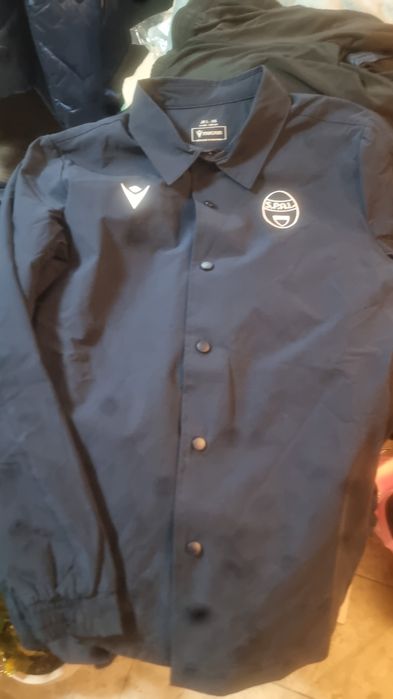 Vând îmbrăcăminte sportivă nouă