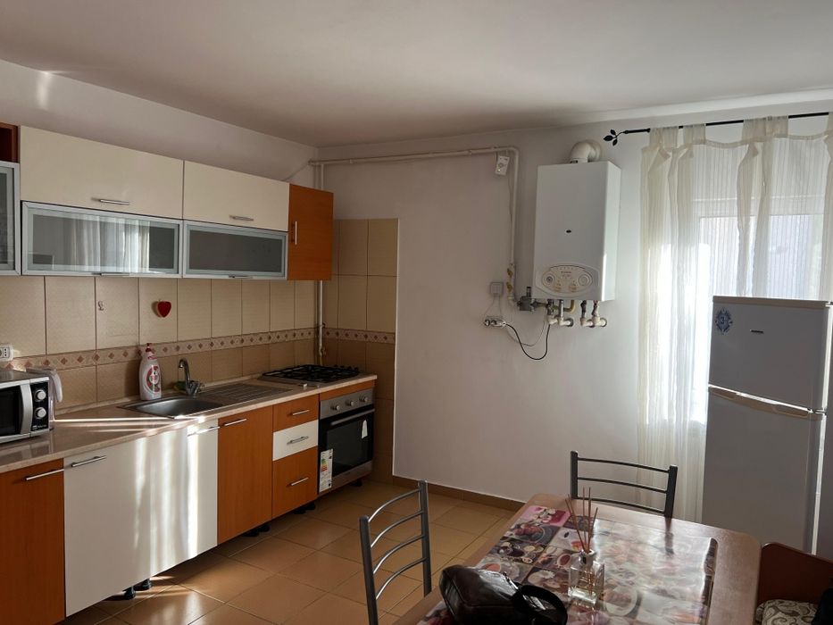 Apartament cu 3 camere mobilat zona Buzăului