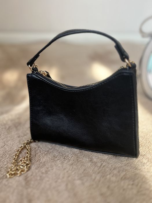 Чанти -нови са три от тях