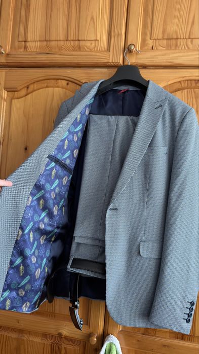 Елентен мъжки костюм