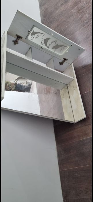 Зеркало с полками