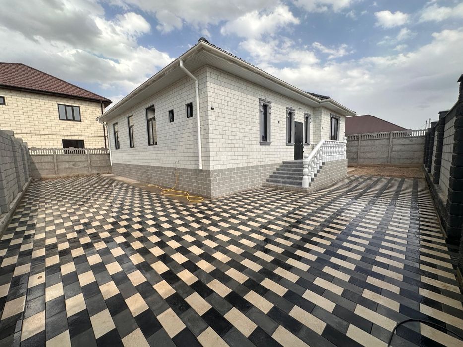 Продаётся 5ти комнатный кирпичный дом