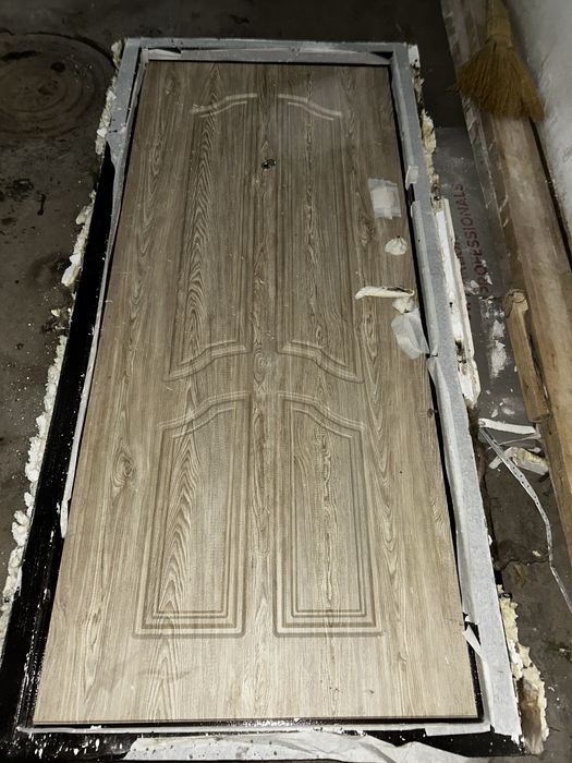 Продам дверь с обналичной