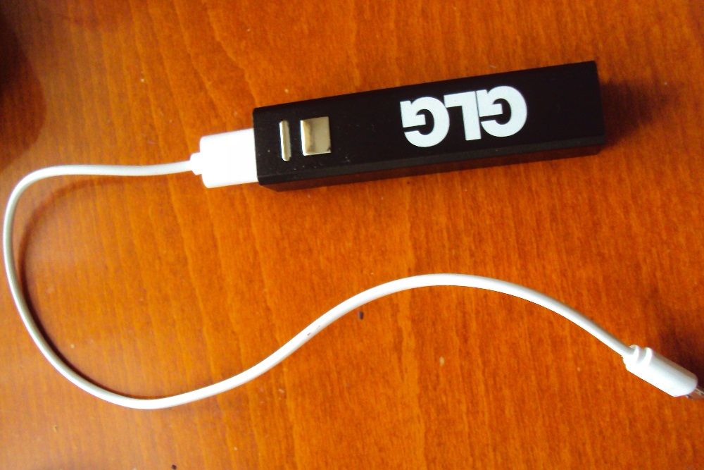 Продавам външна батерия -зарядно за мобилен