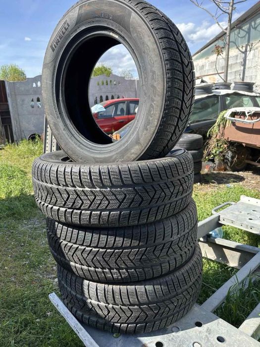 Чисто нови гуми Пирели  235/65/17  7L