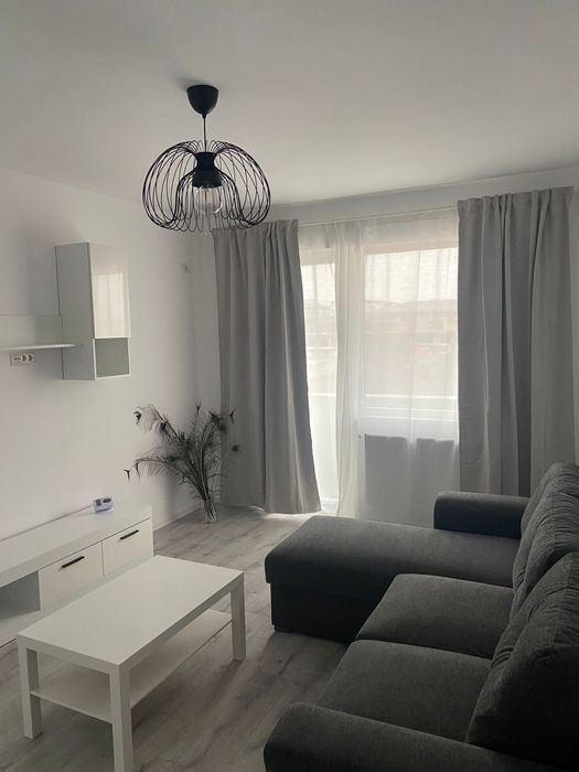 Inchiriez apartament