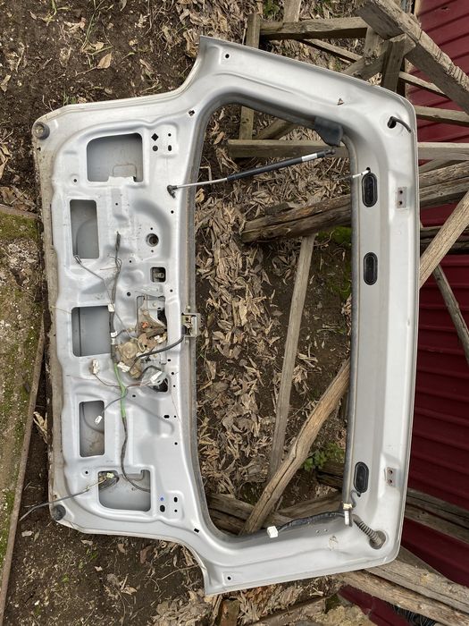 Дверь багажника mazda tribute