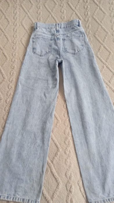 Продам джинсы на девочку 10-11 лет