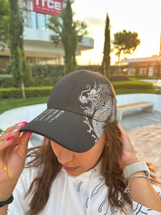 Шапка с дракон в различни цветове