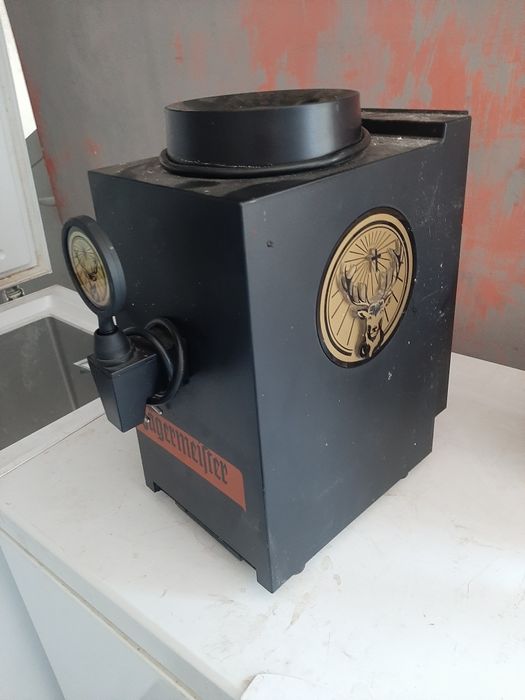 Se vinde aparat dispensare jagermeifter