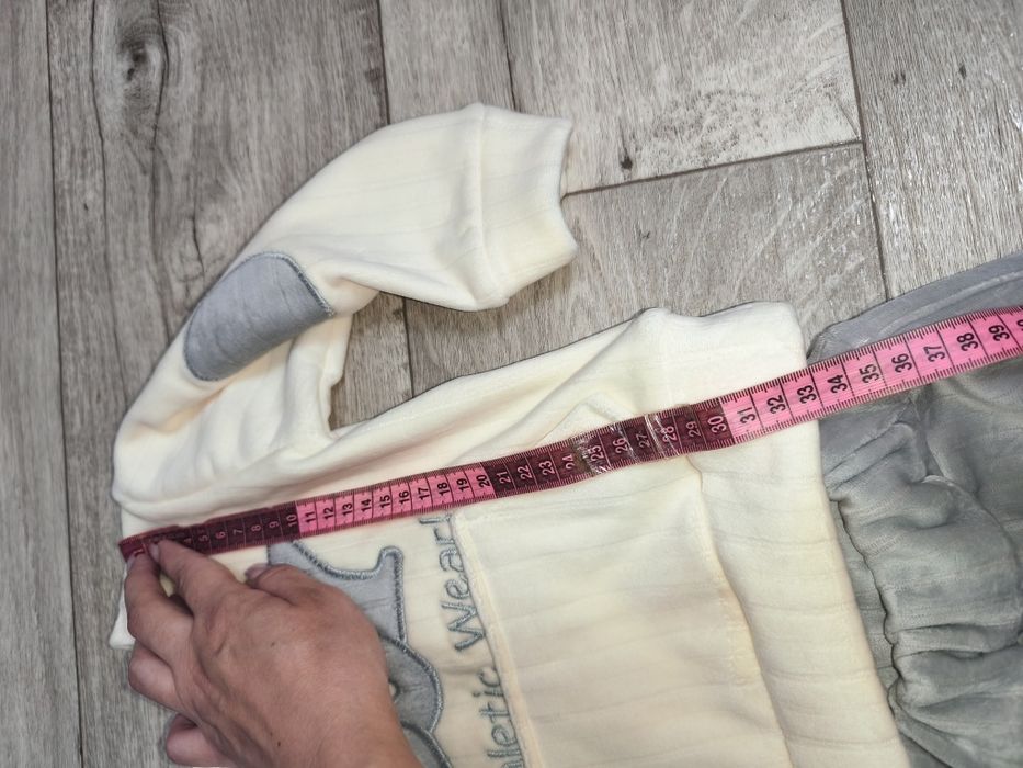 Продам детский костюм от 6 до 9 месяцев