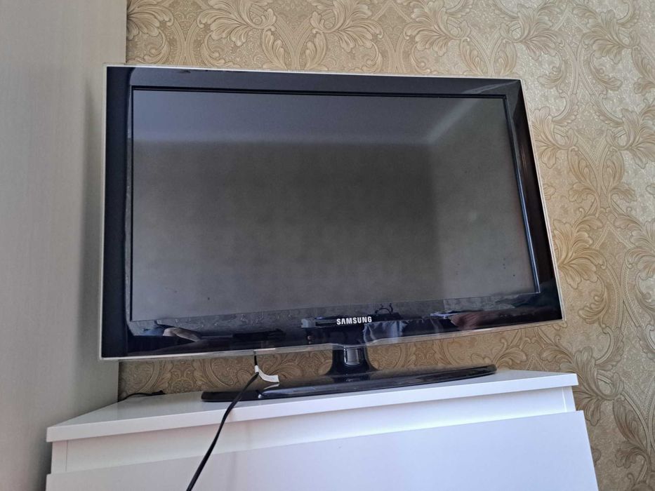 Телевизор Samsung LE-32D451G3W 32"