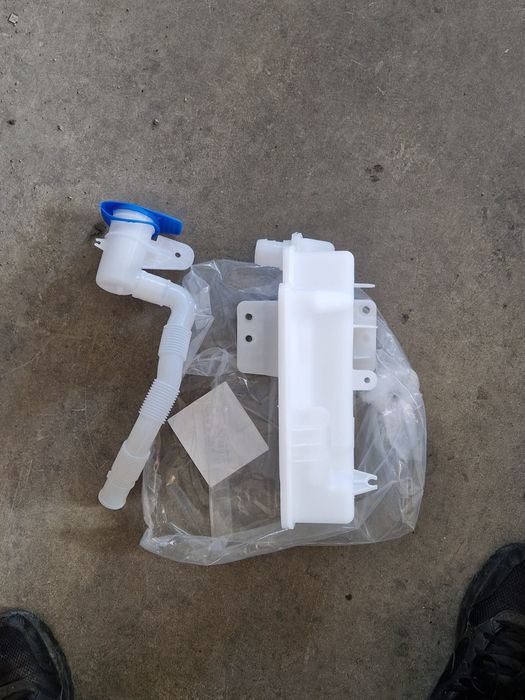 Казанче за чистачки Голф 5