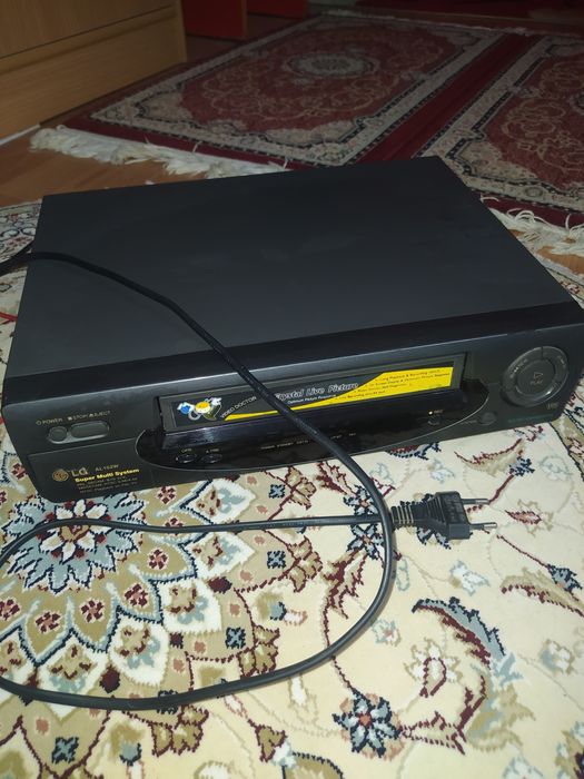 Видеомагнитофон  LG