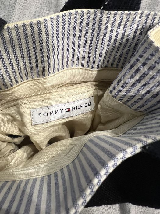 Малка чантичка,,Tommy Hilfiger”