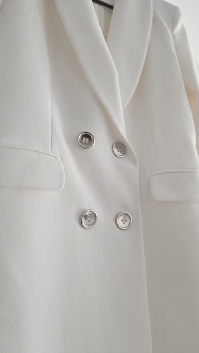 Елегантен бял блейзър Zara