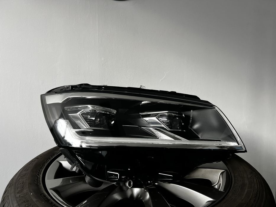 VW  десен фар за Volkswagen T6 2023г