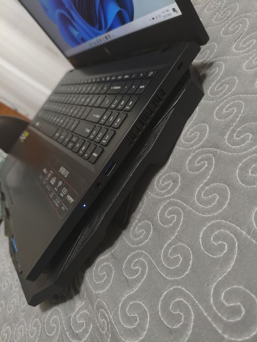 Leptop de gaming nitro V 15 , 165Hz 16GB RAM  DDR5 , procesr  AMD Ryzen 5 7535HS Redeon Graphics Cu placă video dedicată de la Nividia  RTX 3050 6GB