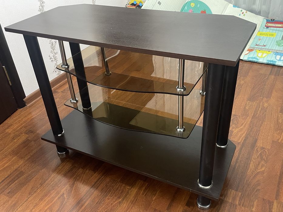 Продам тумбу под телевизор