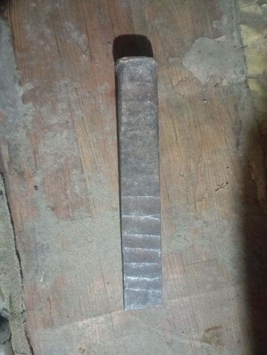 Болта дарахт чопиш учун