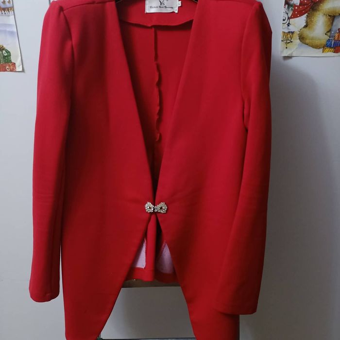 Продам женские пиджаки