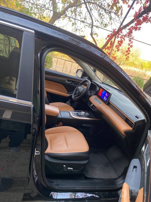 Haval Jolion sotiladi. Rangi qora. Yurgan masofasi 57 000 km. Saloni c