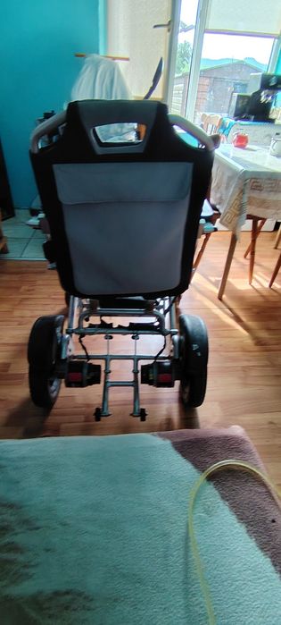 Cărucior electric pentru persoane cu dizabilități