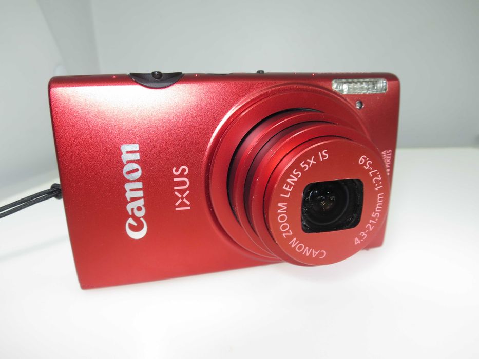 Canon IXUS 125 компактен цифров фотоапара в оранжево червен цвят уникат и отлично състояние като НОВ, работи перфектно