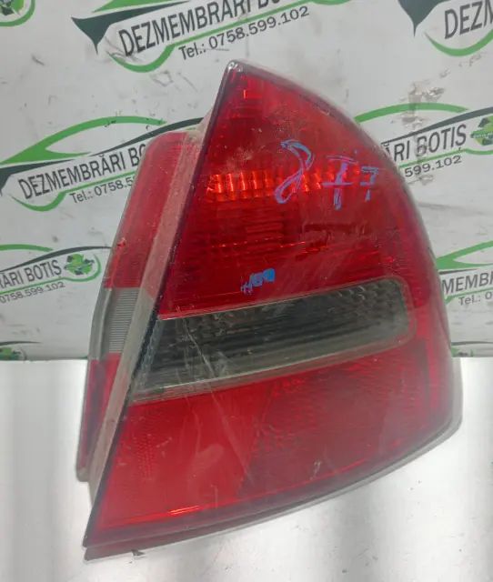 Lampa / Tripla stop dreapta pe aripa Mitsubishi Carisma 2001