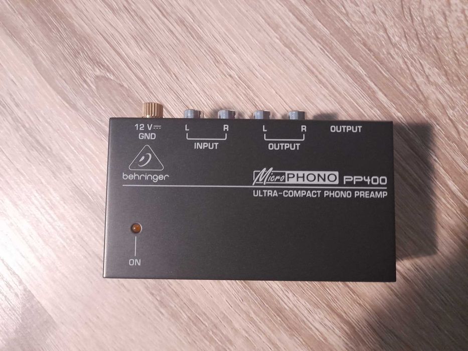 Предусилвател Behringer PP400