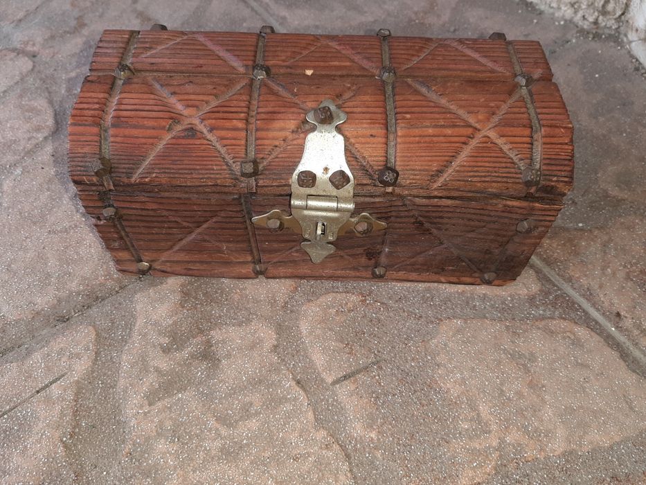 Дървена ретро ракла за бижута