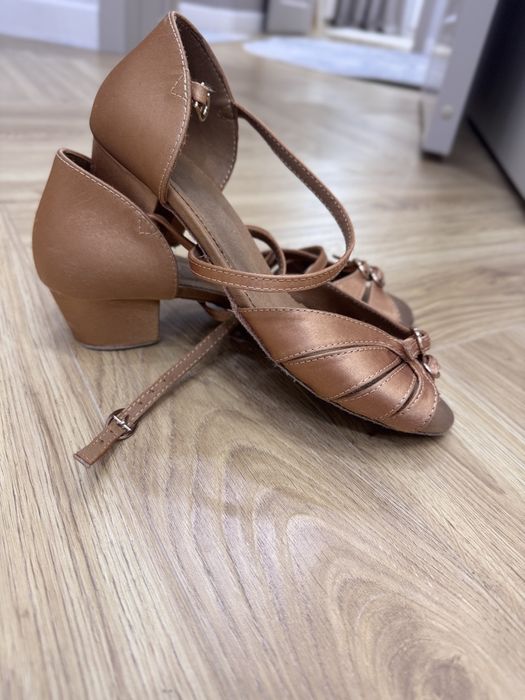 Юбка и туфли для танца