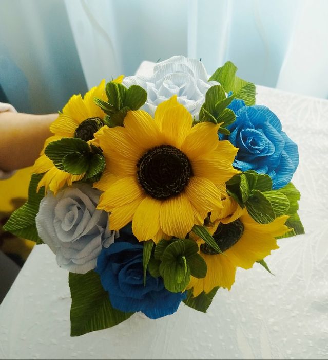 Aranjament buchet din hârtie floristică