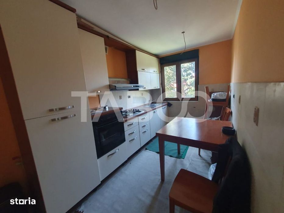 Apartament semidecomandat 2 camere etaj 2 zona 13 Decembrie