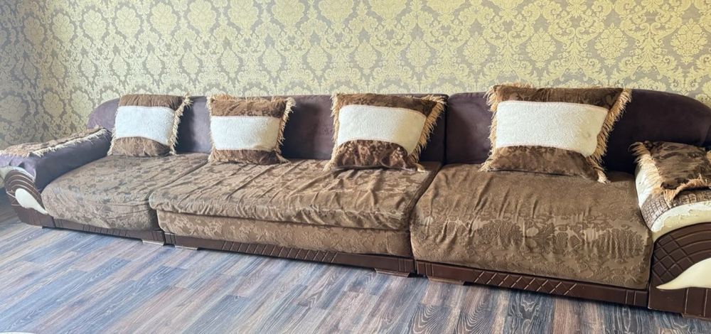 Продам диван в хорошом состояние