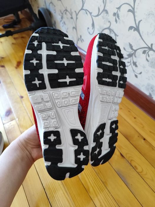 Кроссовки дышащие