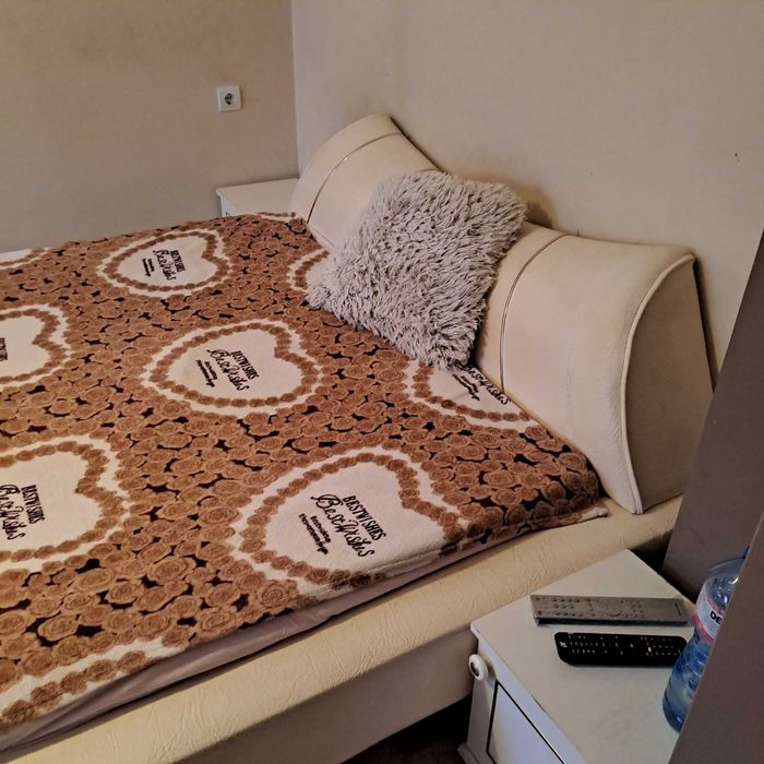 Спалня и подматрачна рамка.