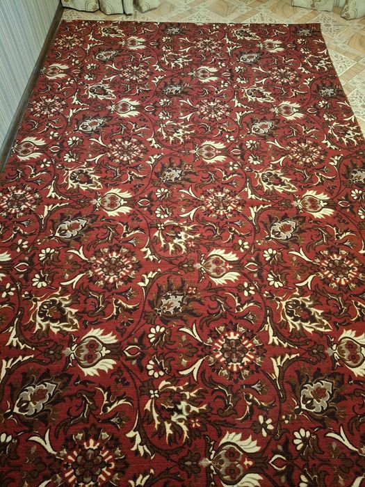 Продам  ковёр яркий